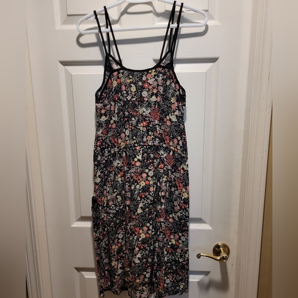 Reitmans floral sun dress with double straps and tie waist. US Medium. - Picture 2 of 12